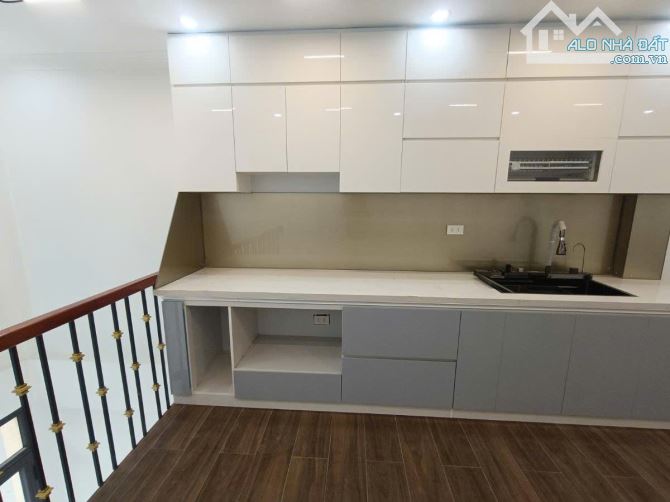 BÁN NHÀ BÁT KHỐI - LONG BIÊN - 32M2 - 10,8 TỶ - Ô TÔ TRÁNH - 3