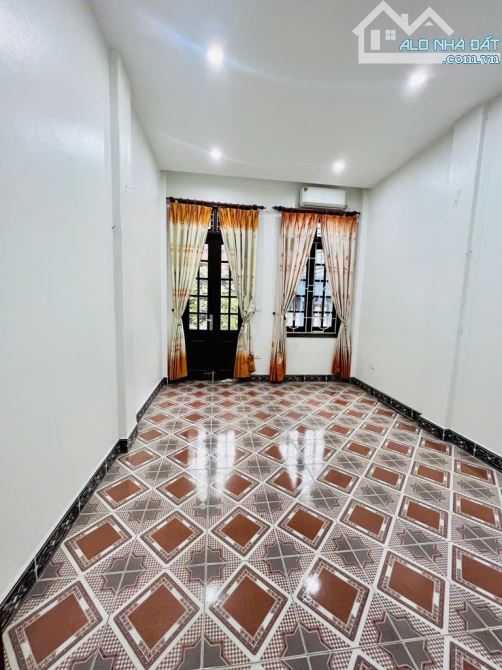 Linh Đàm, gần bến xe Nước Ngầm, cạnh trường cấp 3 Việt Nam - Ba Lan 40m 4 tầng 10.5 tỷ - 3