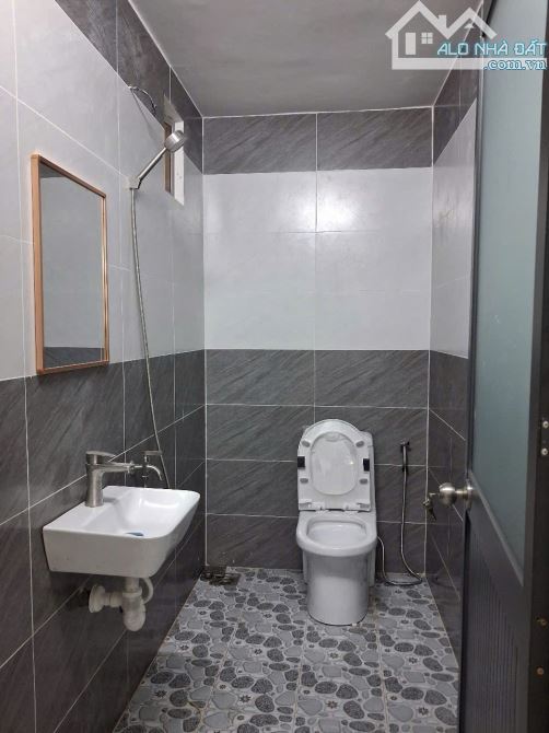 Bán Gấp Nhà Bình Long Tân Phú 48m2, 2 tầng hẻm xe hơi 1 trục Nhỉnh 4 tỷ - 3