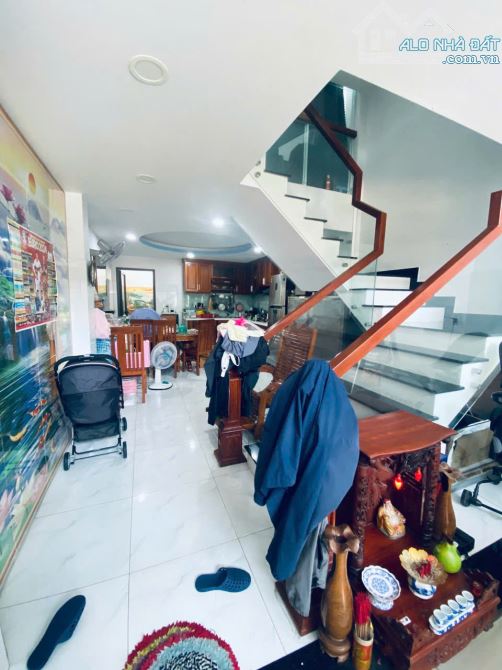 Bán Gấp nhà Đ số 8 BHH B  hẻm 5m 1 trục sát mặt tiền 62m2,4 Tầng Nhỉnh 4 tỷ - 3