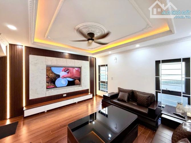 Bán Nhà 6 tầng - Ngũ Hiêp - Thanh Trì - Lô Góc - 5 chỗ đỗ cửa Vào nhà - 3