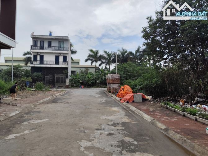 Bán gấp đất dịch vụ Phú Vinh, DT 45m2, mt4.31m, giá chỉ 169tr/m2 - 4
