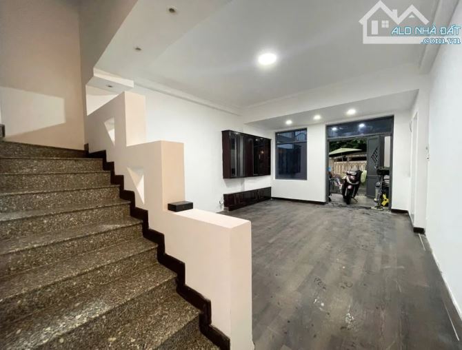 NHÀ BÁN MT PHƯỜNG 11 - Phú NHUẬN - 4 TẦNG (4,6 X14M) chỉ 13 tỷ hơn. - 4