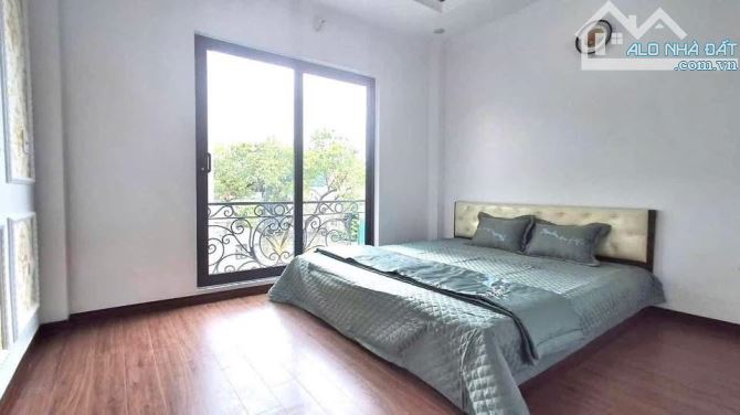 THANH LÂN-NAM DƯ NHÀ MỚI ĐẸP GẦN PHỐ 44m2 * 5 TẦNG *6 NGỦ GIÁ 8,3 TỶ - 4