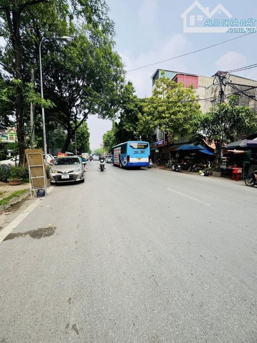 BÁN NHÀ NGỌC HỒI KHU TRẦN THỦ ĐỘ PHÁP VÂN . DT 50M . NHÀ 5 TẦNG MT 4,6M . Ô TÔ - 4