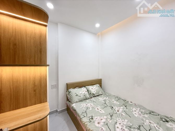 CẠNH QUẬN 1  XVNT P21 BÌNH THẠNH  35M  2 TẦNG  3PN  BAN CÔNG RỘNG  4.95 TỶ - 4