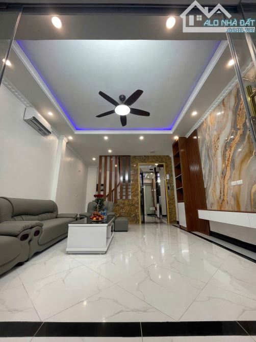 💥BÁN NHÀ PHẠM VĂN ĐỒNG - Ô TÔ TRÁNH - KINH DOANH TẤP NẬP - 40m2 - 9.35tỉ - 4