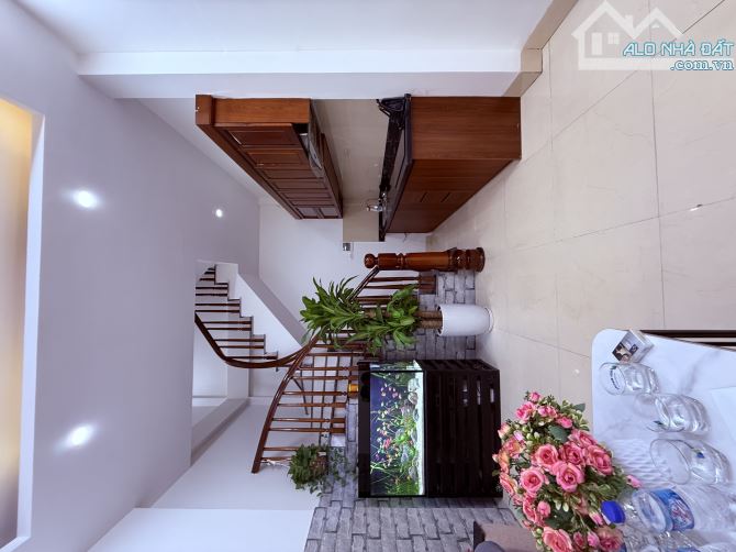 CHỈ 9 TỶ ĐÌNH THÔN CÓ NGAY 35m2 X 5 TẦNG  - DÂN XÂY NHÀ MỚI - LÔ GÓC - Ô TÔ - KINH DOANH - 4