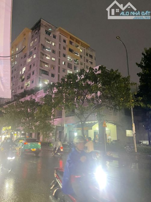 NHÀ MẶT TIỀN, 12 CHDV, THUÊ 40TR/TH - VÒNG XOAY LÊ ĐẠI HÀNH - 4.6x18 (80m2) - 9.x TỶ - 4
