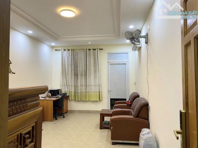 Trung tâm Thủ Đức  - Xe hơi ngủ trong nhà  - 65m2 - 3 tầng BTCT - 4 ngủ - Hoàn công - 4