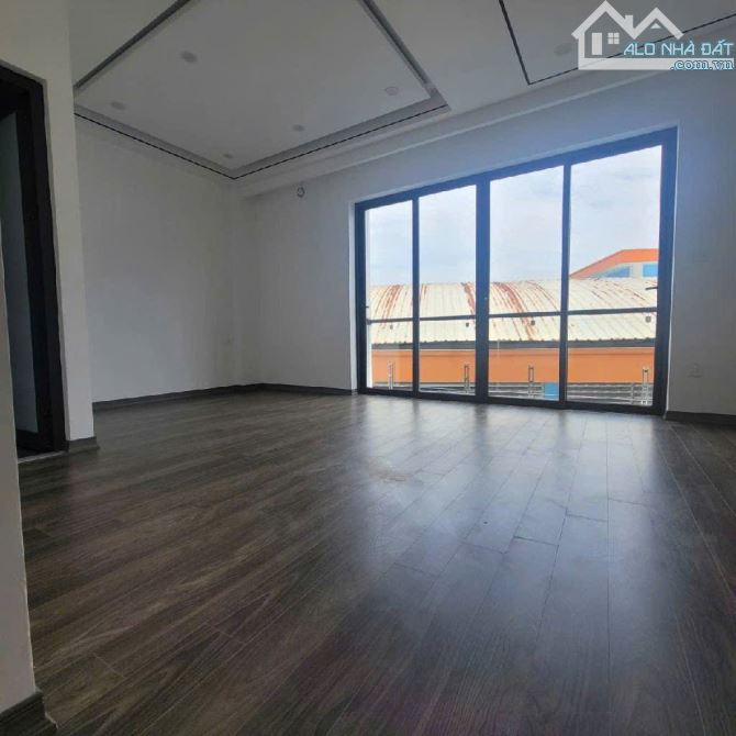 Siêu phẩm Long Biên, 6 tầng thang máy, ô tô đỗ cửa, full nội thất, DT 42m2, giá 8,9 tỷ - 4
