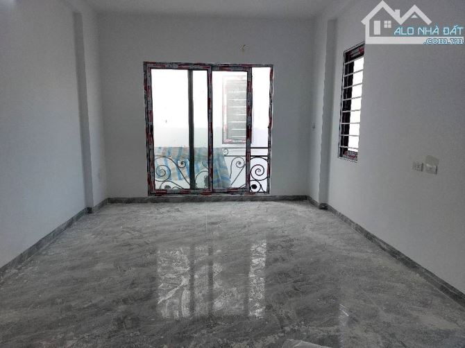 PHỐ VIỆT HƯNG_ LỆ MẬT NHÀ 5 TẦNG 32 M2 MỚI 20 M RA PHỐ GIÁ 6,3 TỶ - 4