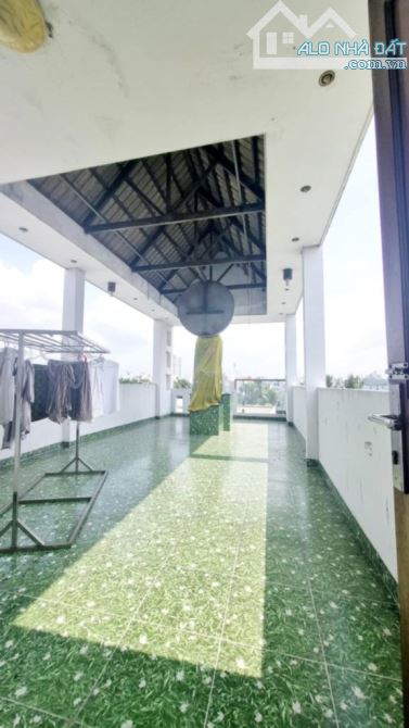 SÁT KHU TÊN LỬA, HẺM XE HƠI - NHÀ 4 TẦNG - 4X18M. NỘI THẤT FULL GỖ XỊN XÒ - CHỈ 7 TỶ 3 - 4