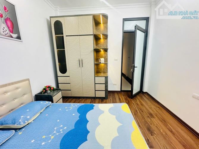 Phố Dịch Vọng, hiếm nhà bán, vf3 đỗ cửa, 68m ra phố, ngõ thông tứ tung - 4