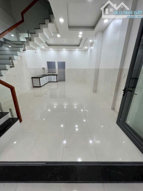 NGỢP BANK 5 TỶ- BÁN 5TỶ65 80M2- HẺM 7M-Ô TÔ NGỦ NHÀ - 4