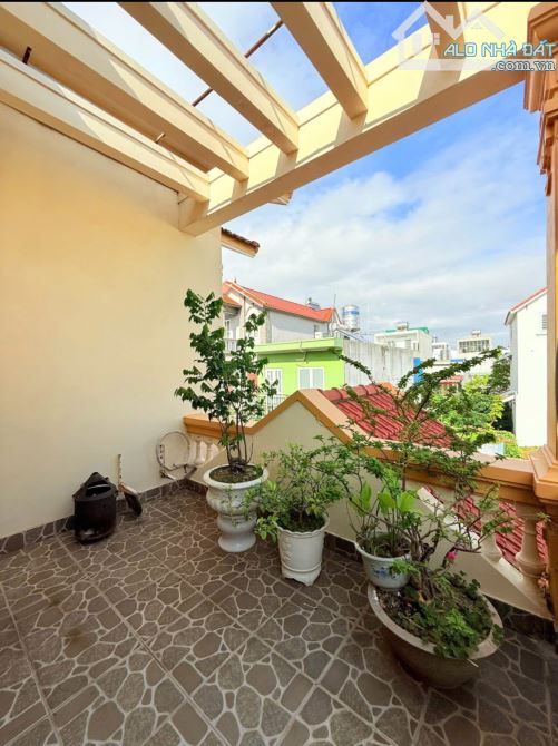 GẤP! Nhà 3 tầng Võ Văn Ngân, 59m2, đường 5m ngay Vincom. Chỉ 6.3 TỶ - 4