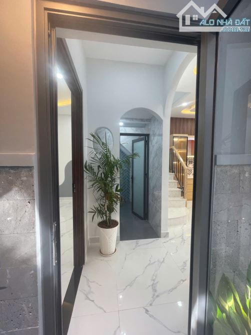 Bán nhà ngang 5.3m – Hoàn công đủ– Công chứng ngay.Gíá tốt Khu vực Q11 - 4