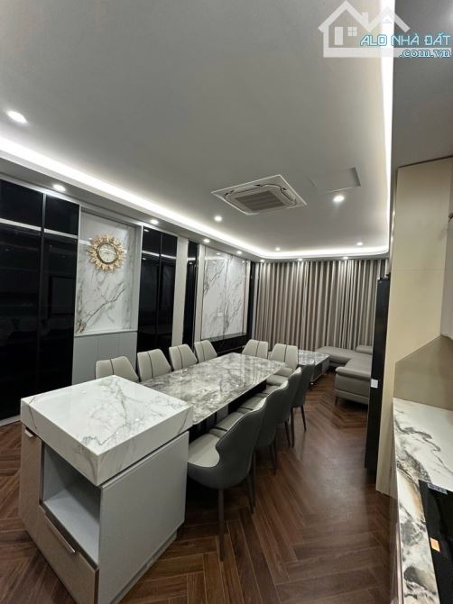 Bán nhà Nguyễn Văn Cừ 6 tầng thang máy 80m chủ hạ giá 2 tỷ giá mới hơn 18 tỷ mặt ngõ ô tô - 4