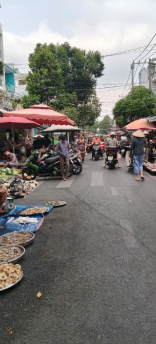 Bán đất full thổ, tặng nhà cấp 4, ngang 12m x dài 15m, KDC hiện hữu, giáp Quận 8 - chỉ - 4