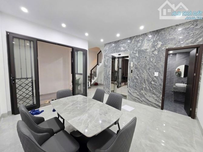 Bán nhà Ngọc Lâm,Long Biên 6 tầng,39m,mt4m oto đỗ cổng nhỉnh 10 tỷ - 4
