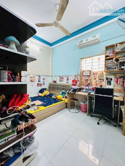Bán nhà 2 MT đối diện Lotte Nguyễn Văn Lượng - 4 x 32 - cấp 4 tiện xây mới - 5