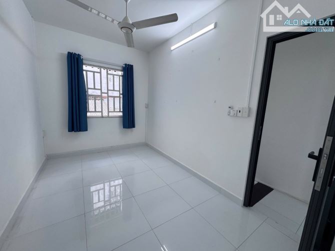 BÁN NHÀ ĐẸP,VỊ TRÍ ĐẮC ĐỊA, HXH, 2 TẦNG, 50M2, CƯ XÁ TÂN TRỤ PHAN HUY ÍCH,CHỈ 5 TỶ - 5