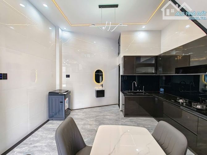 CHÍNH CHỦ BÁN NHÀ MT GẦN CÔNG AN XÃ LONG TRẠCH CẦN ĐƯỚC LONG AN, GIÁ 2 TỶ 6 - SHR - 90M2 - 5
