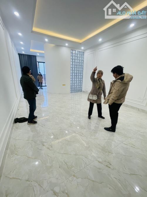 Nhà mặt phố Nguyễn Khang - Cầu Giấy. Diện tích 90m2 x 7 tầng thông sàn có thang máy - 5