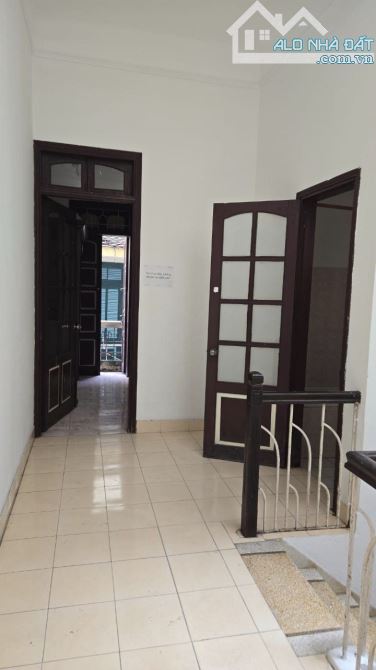 Bán gấp nhà riêng Đường Láng, Láng Hạ, Đống Đa, Hà Nội giá cực chất 160 triệu / m2, 54 m2 - 5