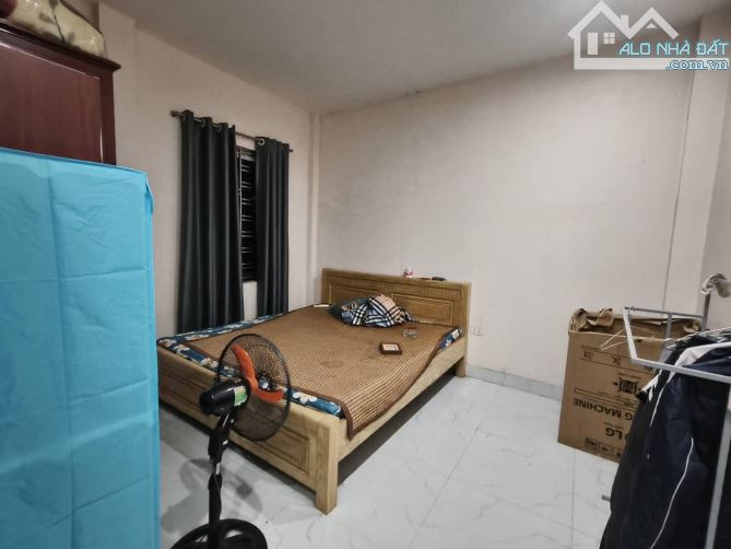 Bán Nhà Lĩnh Nam Hoàng Mai 33m2,xây 5 tầng thoáng sáng ô tô đỗ cửa,sổ đỏ đầy đủ,giá 5.5 tỷ - 4