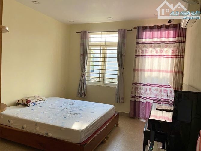 Trung tâm Thủ Đức  - Xe hơi ngủ trong nhà  - 65m2 - 3 tầng BTCT - 4 ngủ - Hoàn công - 5