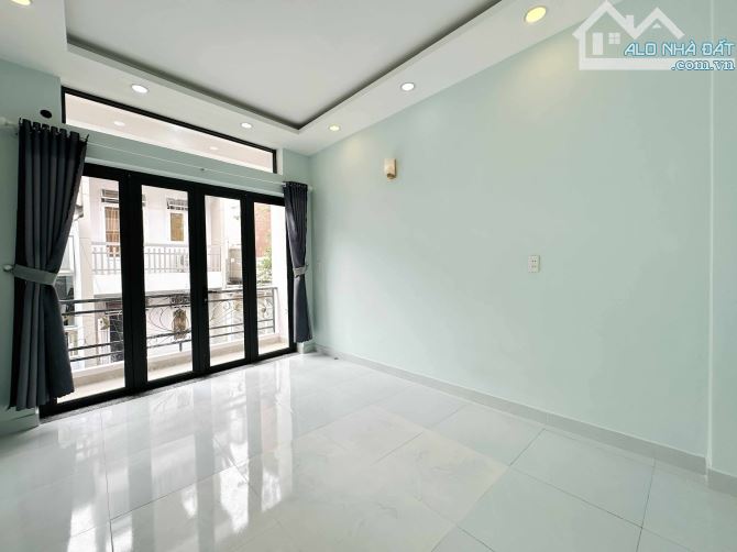 Bán nhà Phú Nhuận - Khu PXL - 4 tầng - hẻm 5.5m - 7 chỗ quay đầu - 5