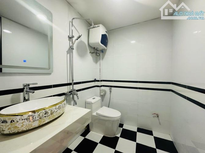 Phố Dịch Vọng, hiếm nhà bán, vf3 đỗ cửa, 68m ra phố, ngõ thông tứ tung - 5