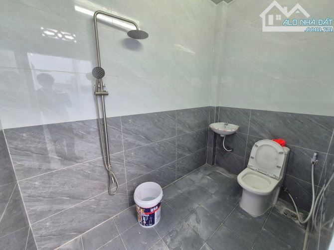 Nhà 1 Lầu Mới Hoàn Thiện 4 x 25m Ngay Thị Trấn Cần Giuộc, 4PN 2WC . Đường Xe Hơi. Sổ Hồng - 5