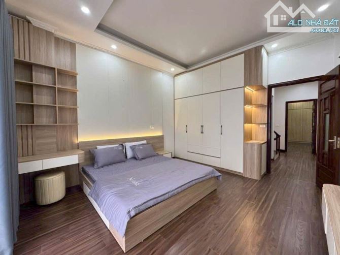BÁN LIỀN KỀ DỊCH VỤ GIẾNG SEN – LA KHÊ – 50M² – MT 4M – 5 TẦNG – NGAY BÙNG BINH LÊ TRỌNG T - 5