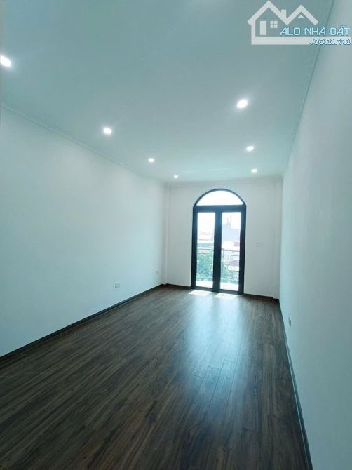 BÁN NHÀ BÁT KHỐI - LONG BIÊN - 32M2 - 10,8 TỶ - Ô TÔ TRÁNH - 5