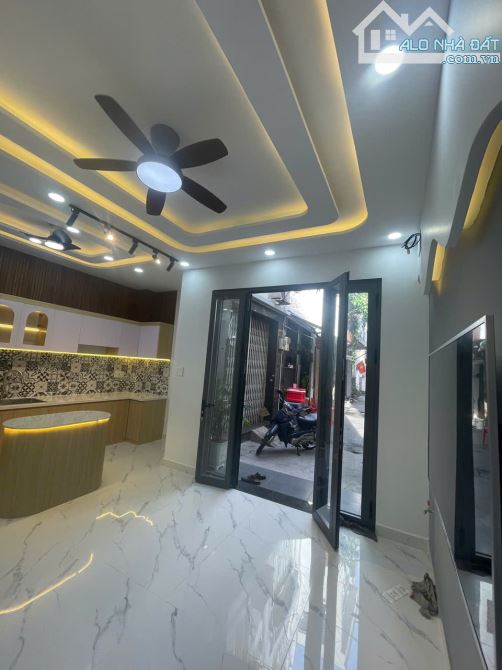 Bán nhà ngang 5.3m – Hoàn công đủ– Công chứng ngay.Gíá tốt Khu vực Q11 - 5