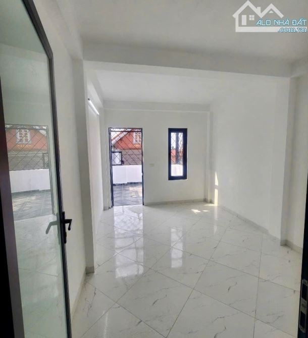 *NHÀ ĐẸP ! HIẾM 30M2 - 5 TẦNG - THANG MÁY, Ô TÔ ĐỖ CỬA, PHÚ DIỄN - BẮC TỪ LIÊM - 5