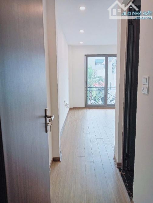 Nhà đẹp ở trung tâm Nguyễn Văn Cừ - ô tô vào nhà- 7,9 tỷ - 5