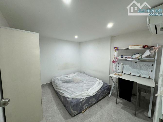 Kinh doanh - Ô tô - Tập Thể Cẩm Hội - Lò Đúc -HBT- Dt:50m2/2PN*nhỉnh 4 tỷ - 5