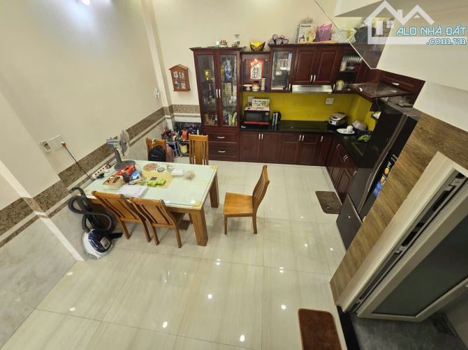 LINH ĐÔNG - ĐANG MỞ CTY VĂN PHÒNG 6.4 tỷ Linh - 6