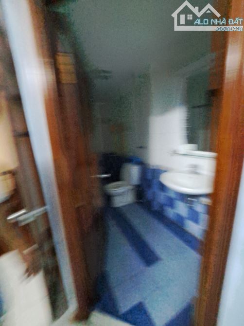 Cho thuê nhà ngõ 30 phố Nghĩa Đô. Diện tích 70m2 x 4 tầng đủ điều hòa, ngõ rộng để ô tô - 6