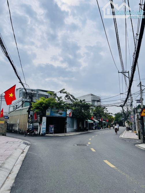 Bán BIỆT THỰ trung tâm LINH TRUNG gần ngã tư THỦ ĐỨC Dt: 212m2 Giá 12.9 Tỷ - 6