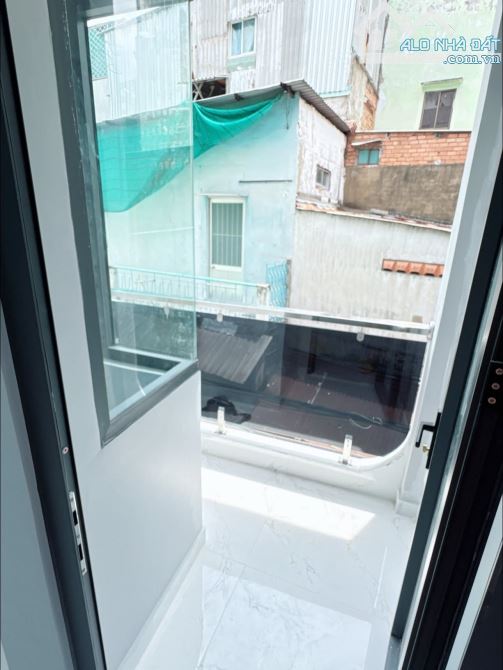 BÁN NHÀ MỚI 3 TẦNG HẺM XE HƠI Hoàng DIỆU Q.4 NHỈNH 6TY - 6