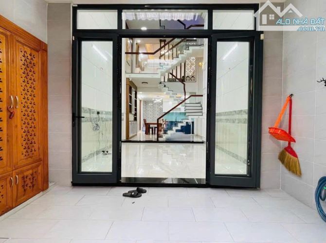 Đi nước ngoài định cư bán gấp nhà ở đường Trần Minh Quyền, phường 10, quận 10, giá 2 tỷ 75 - 6