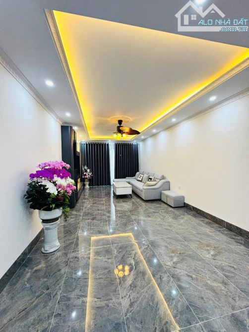 BÁN NHÀ PHỐ NGUYỄN VĂN LINH – 40m² – 6 TẦNG – THANG MÁY – Ô TÔ ĐỖ CỬA – GIÁ CHỈ 8,8 TỶ - 6