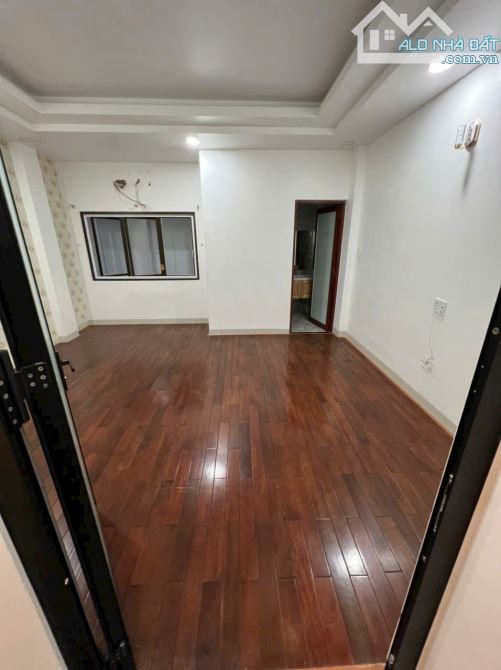 NGỢP BANK 5 TỶ- BÁN 5TỶ65 80M2- HẺM 7M-Ô TÔ NGỦ NHÀ - 6