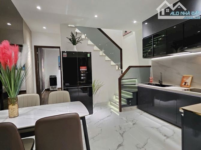 🏡Bán gấp căn Phạm Văn Bạch - 52m2 - 2 Tầng - 4pn - hẻm 3m thoáng - An ninh - Chỉ 5.250 tỷ - 6