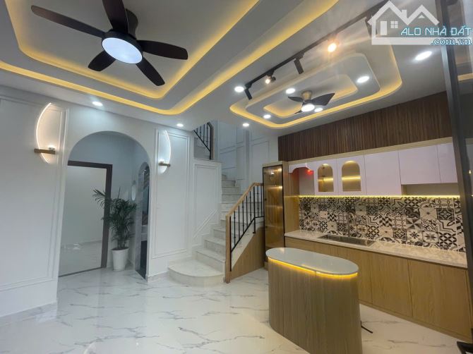 Bán nhà ngang 5.3m – Hoàn công đủ– Công chứng ngay.Gíá tốt Khu vực Q11 - 6
