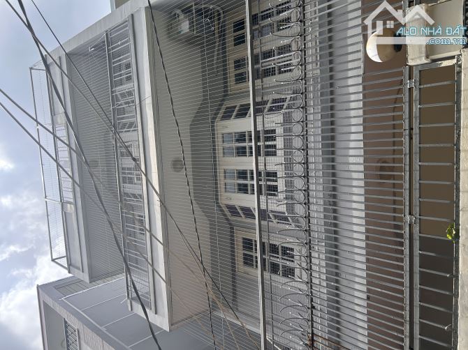 KHU ĐƯỜNG HOA- HẺM XE HƠI THÔNG - NGANG 4.7m - chỉ nhỉnh nhẹ 7 - 7